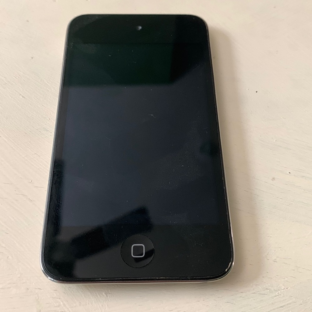 iPod 4th gen 16gb (Read description)